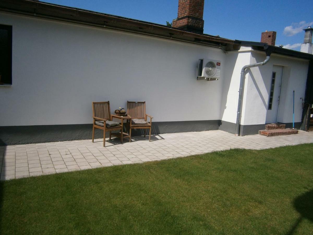 Ferienwohnung Wohnen im ehemaligen Kaminstudio mit Klimaanlage Wittenberg Exterior foto